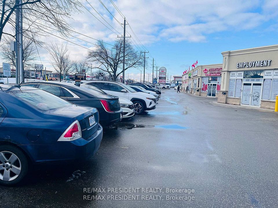 1772 Albion Road 30, Toronto, ON M9V 1C2