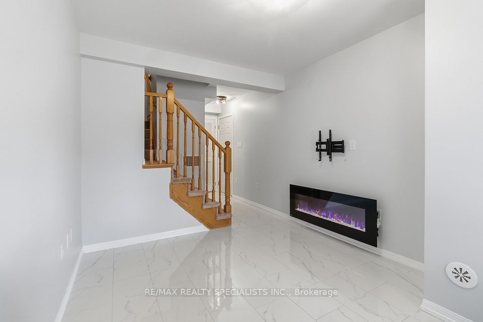 3050 Rotary Way 54, Burlington, ON L7M 0G8 4