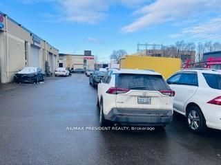 1772 Albion Road 31-32, Toronto, ON M9V 1C1