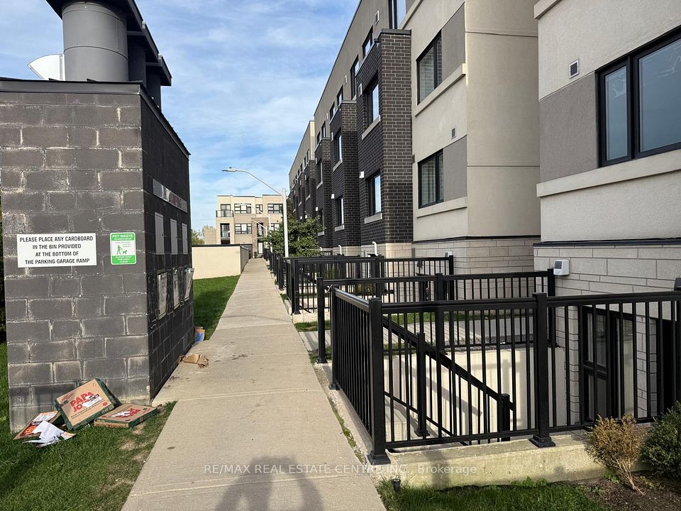 Condo Townhouse at 1137 Cooke Boulevard 214, Burlington, ON L7T 0C3