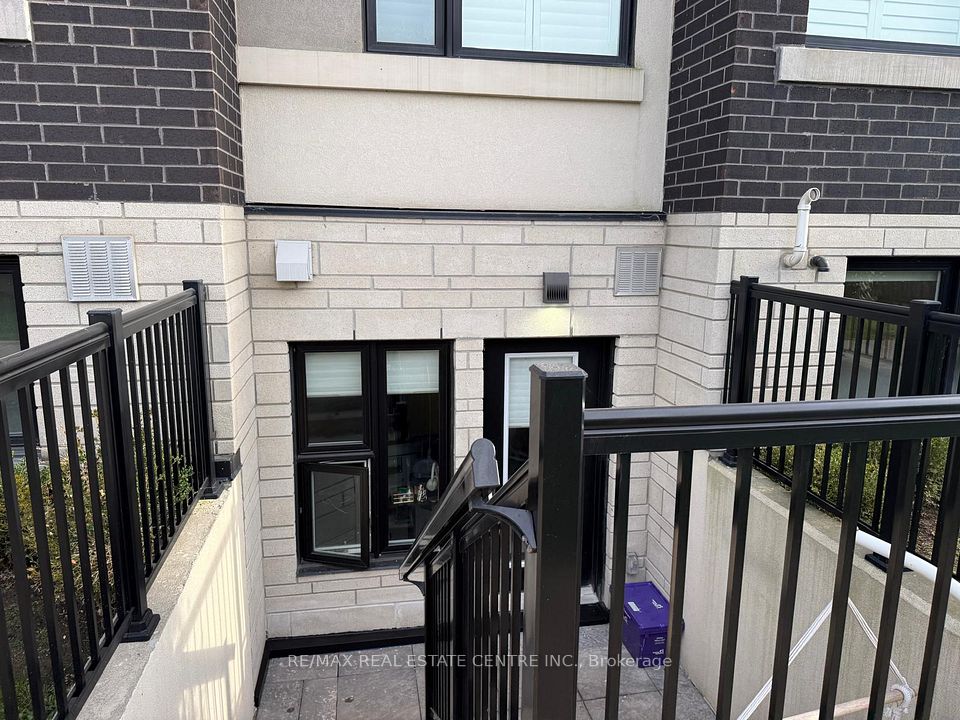 1137 Cooke Boulevard 214, Burlington, ON L7T 0C3 3