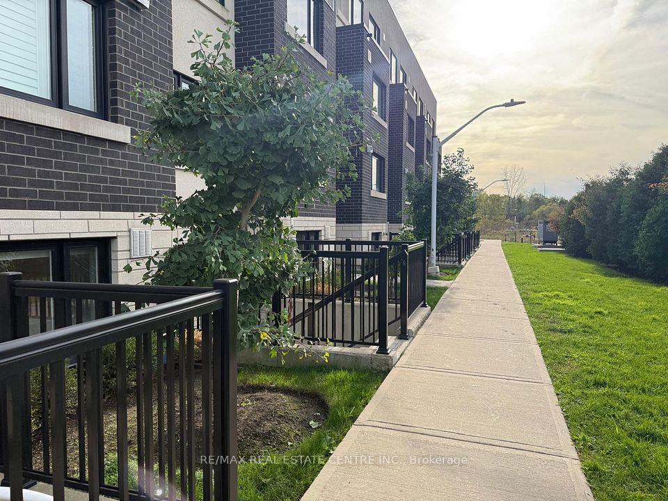 1137 Cooke Boulevard 214, Burlington, ON L7T 0C3 4