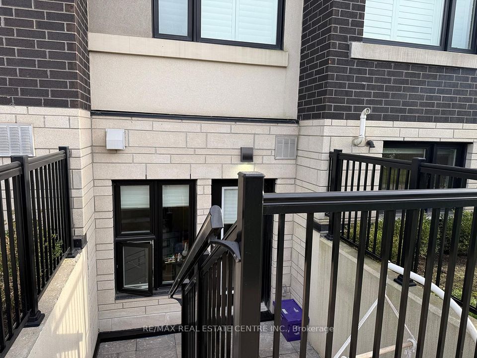 1137 Cooke Boulevard 214, Burlington, ON L7T 0C3 2