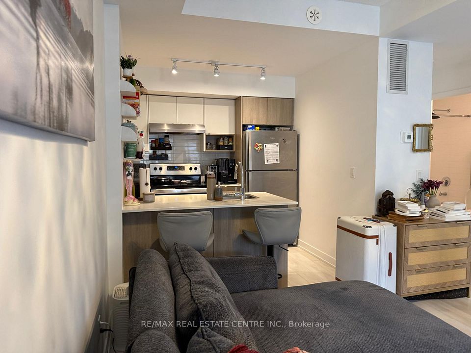 1137 Cooke Boulevard 214, Burlington, ON L7T 0C3 12