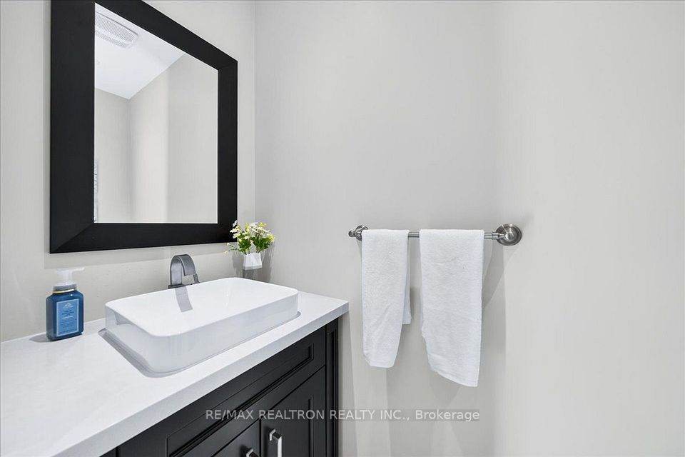 4645 Doug Wright Drive, Burlington, ON L7M 0L3 8