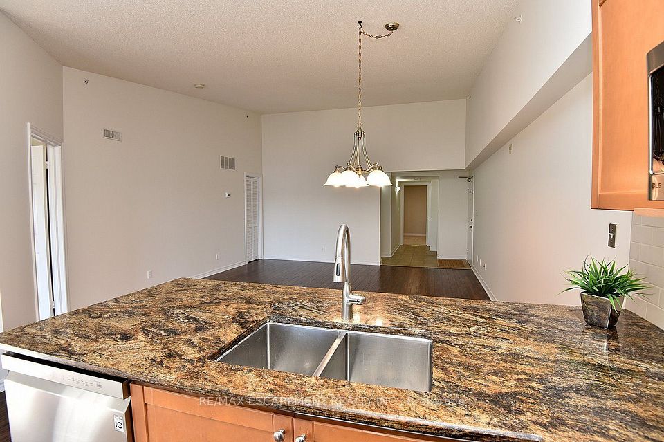 2085 Appleby Line 412, Burlington, ON L7L 7G8 17