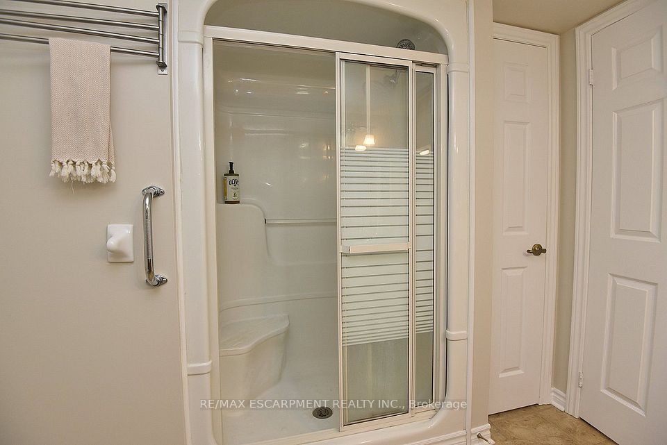 2085 Appleby Line 412, Burlington, ON L7L 7G8 25