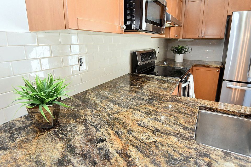 2085 Appleby Line 412, Burlington, ON L7L 7G8 12