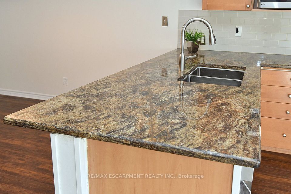 2085 Appleby Line 412, Burlington, ON L7L 7G8 13