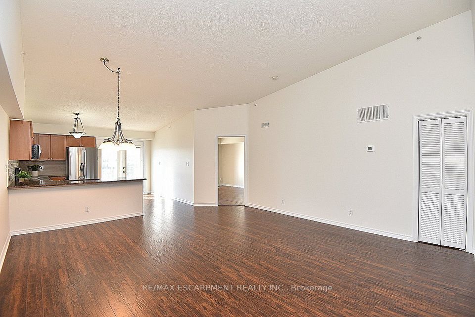 2085 Appleby Line 412, Burlington, ON L7L 7G8 7