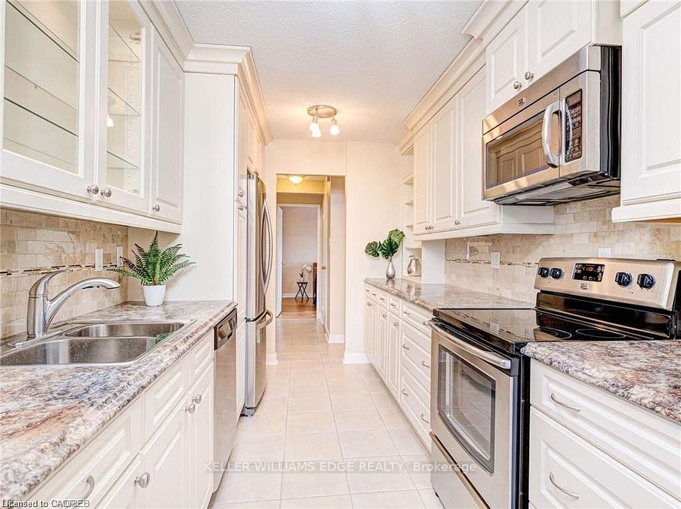 2055 Upper Middle Road 302, Burlington, ON L7P 3P4 3