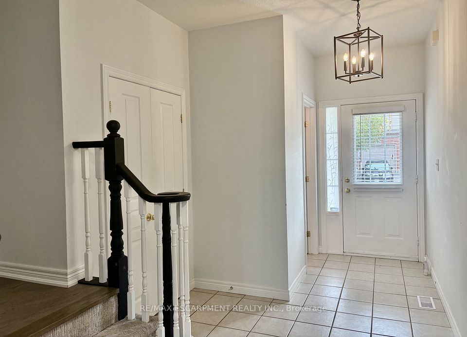 5325 APPLEGARTH Drive, Burlington, ON L7L 6V3 5
