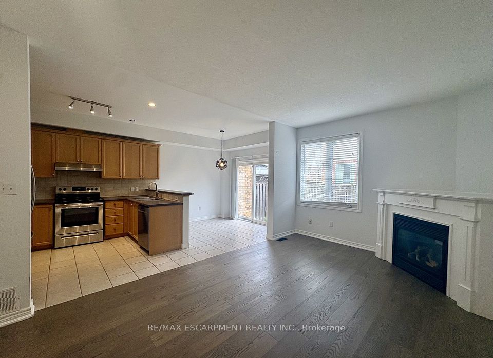5325 APPLEGARTH Drive, Burlington, ON L7L 6V3 8