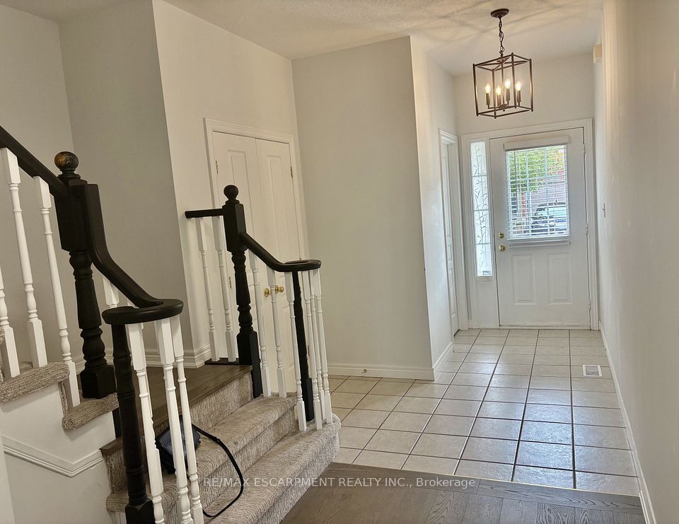 5325 APPLEGARTH Drive, Burlington, ON L7L 6V3 4