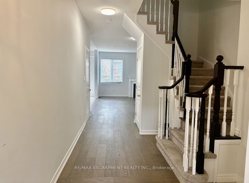 5325 APPLEGARTH Drive, Burlington, ON L7L 6V3 3