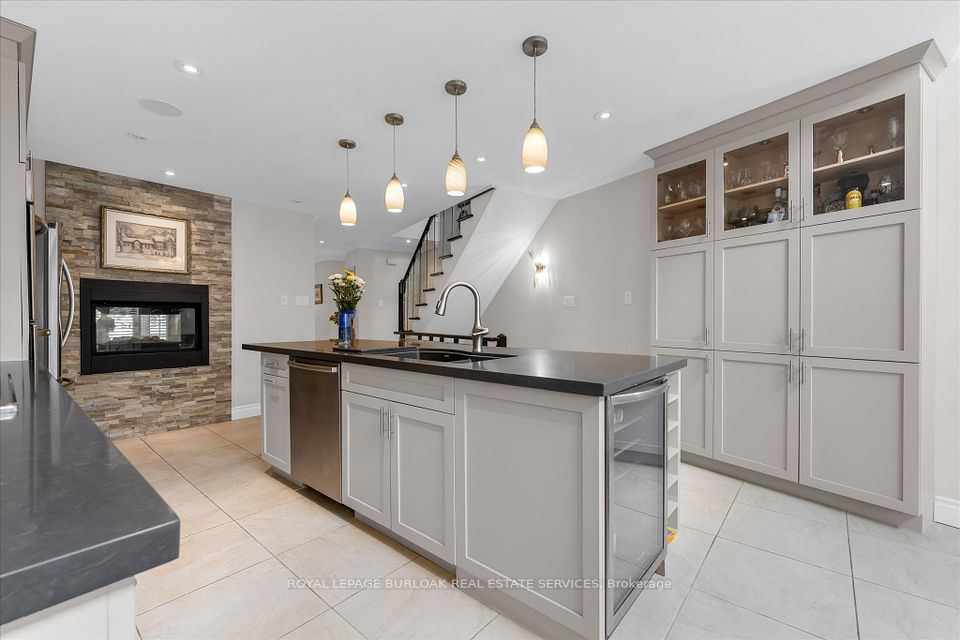 2110 New Street 6, Burlington, ON L7R 1H8 14