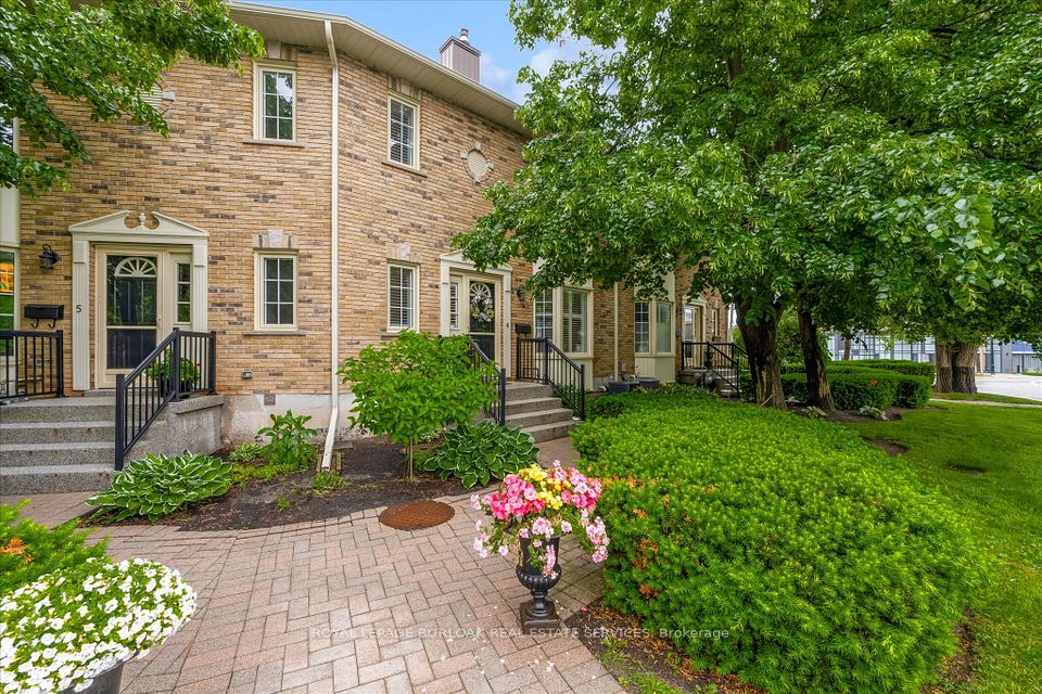 Condo Townhouse at 2110 New Street 6, Burlington, ON L7R 1H8