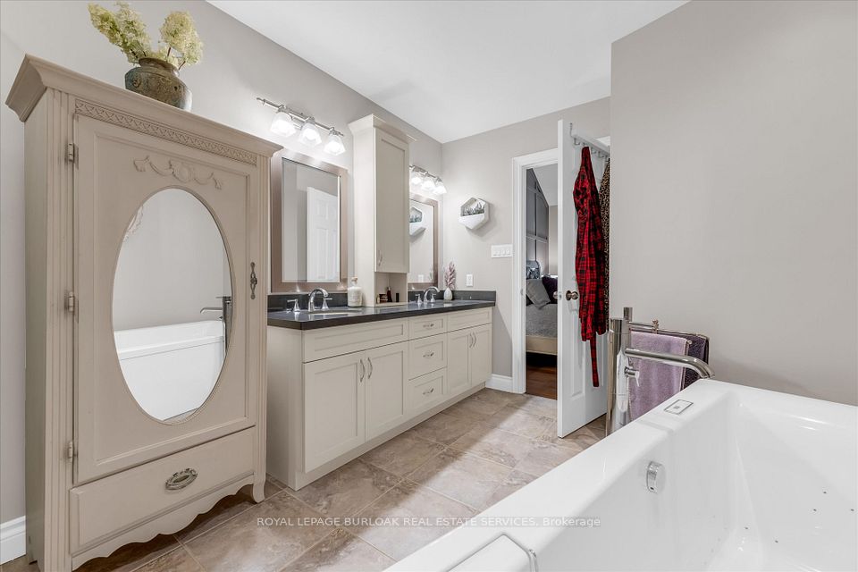 2110 New Street 6, Burlington, ON L7R 1H8 22