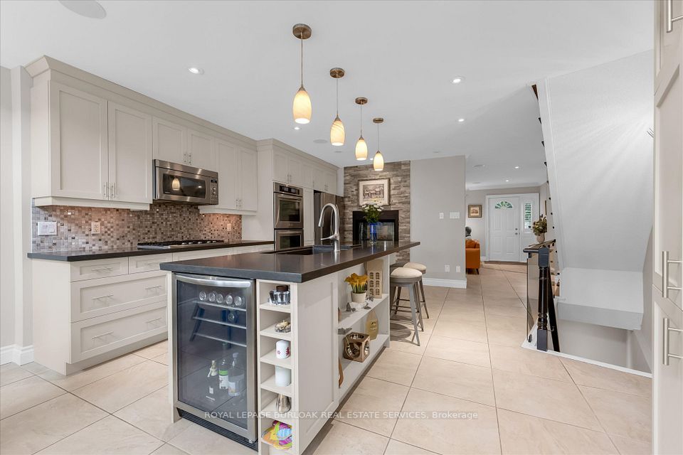 2110 New Street 6, Burlington, ON L7R 1H8 9