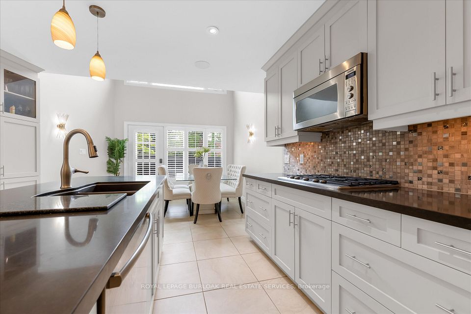 2110 New Street 6, Burlington, ON L7R 1H8 12