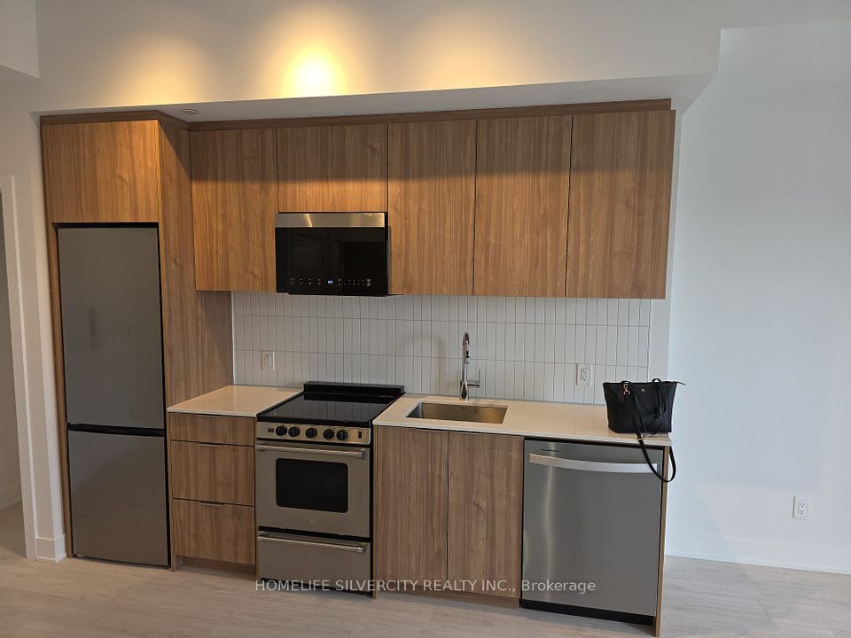 3008 William Cutmore Boulevard 716, Oakville, ON L6H 8E7 2