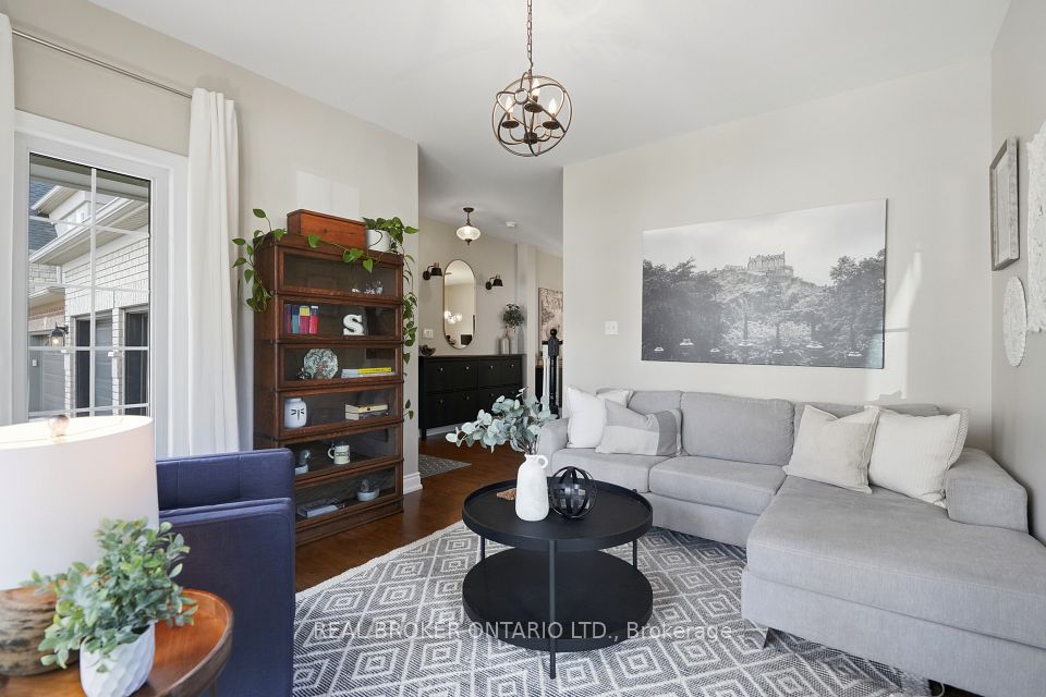 5230 Rome Crescent, Burlington, ON L7L 7B7 5