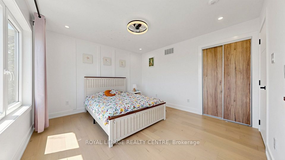 521 Old York Road, Burlington, ON L7P 4Y6 10