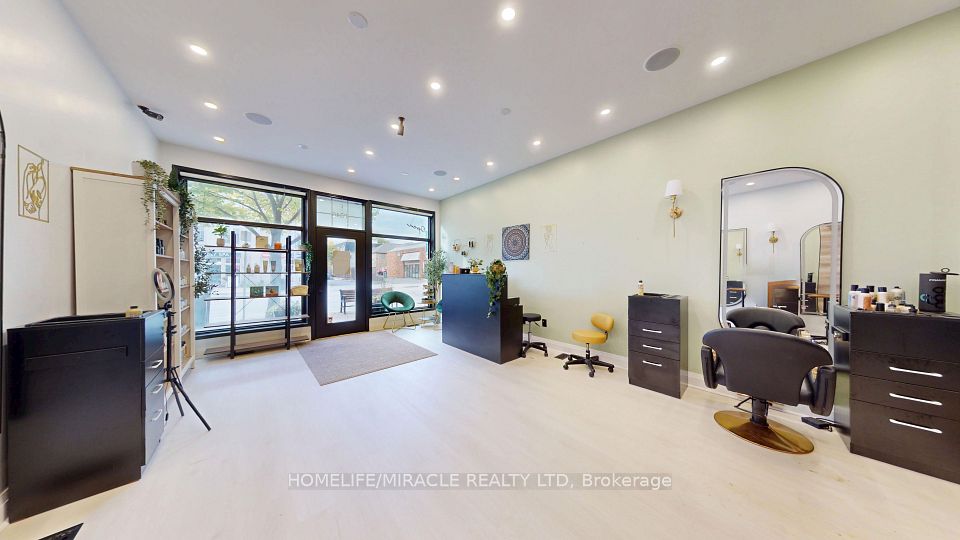 2346 Lakeshore Road W, Oakville, ON L6L 3H8 5