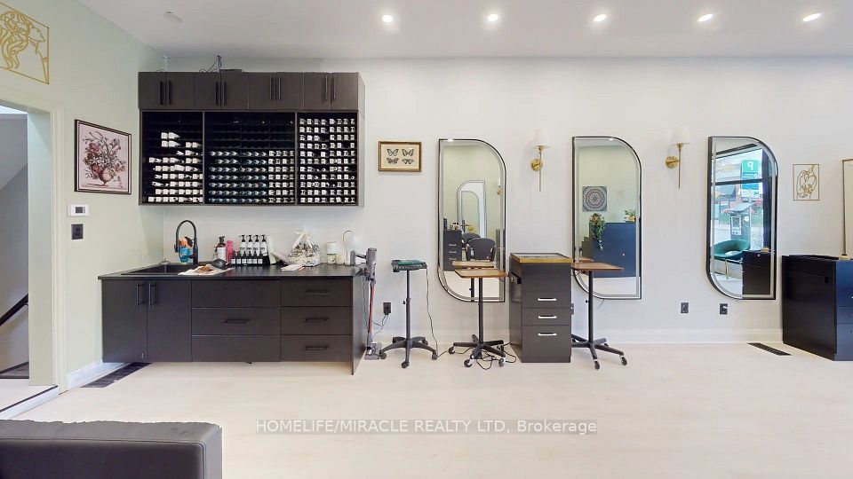 2346 Lakeshore Road W, Oakville, ON L6L 3H8 9