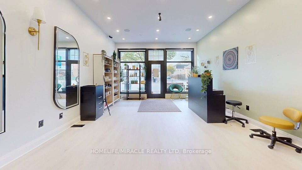 2346 Lakeshore Road W, Oakville, ON L6L 3H8 8