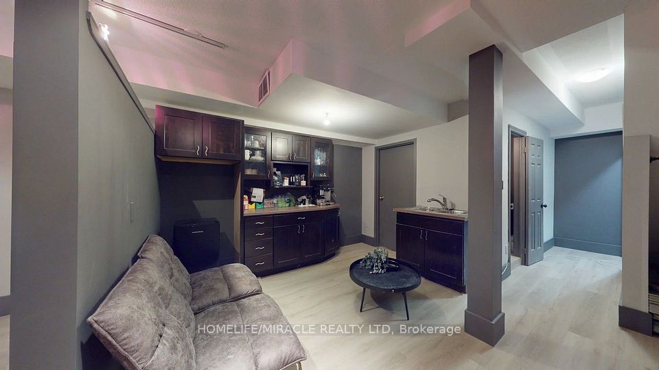 2346 Lakeshore Road W, Oakville, ON L6L 3H8 18