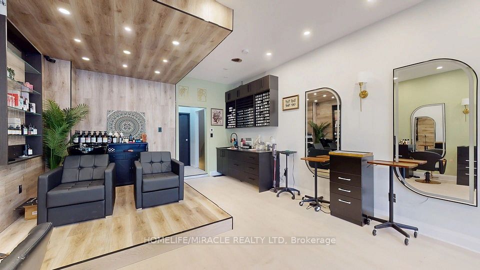 2346 Lakeshore Road W, Oakville, ON L6L 3H8 12