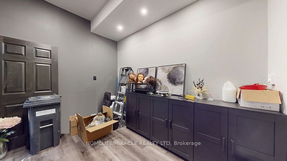 2346 Lakeshore Road W, Oakville, ON L6L 3H8 16