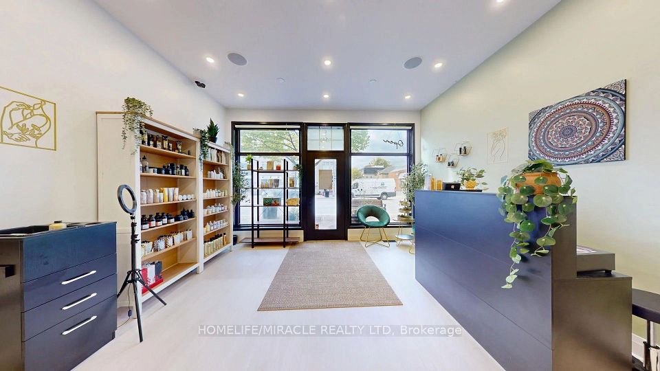 2346 Lakeshore Road W, Oakville, ON L6L 3H8 7