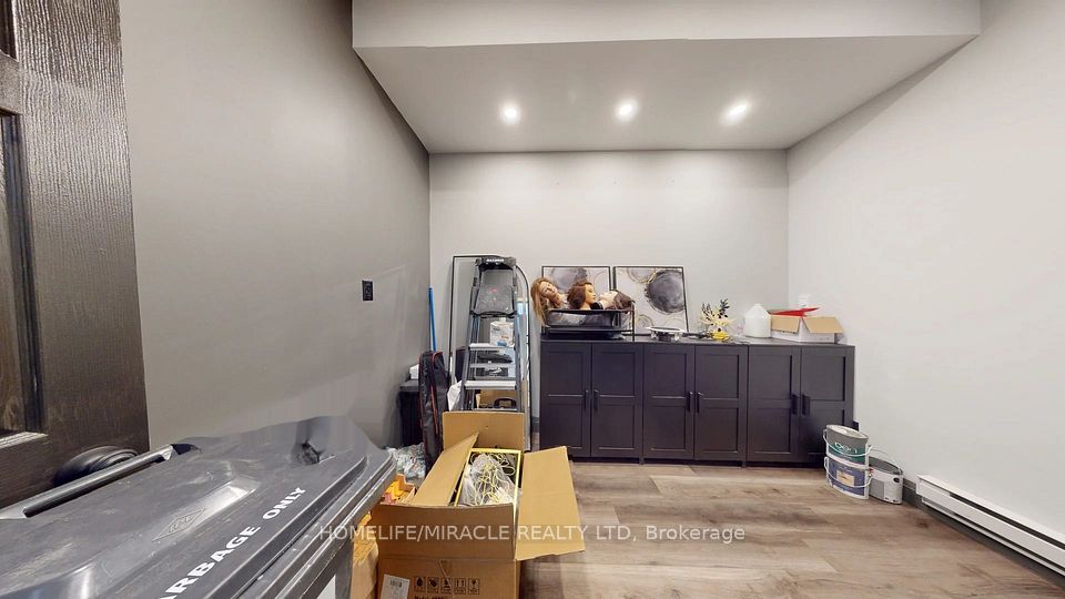 2346 Lakeshore Road W, Oakville, ON L6L 3H8 15