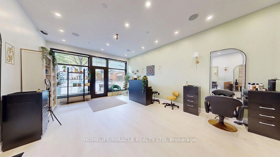 2346 Lakeshore Road W, Oakville, ON L6L 3H8 10