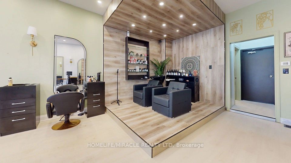 2346 Lakeshore Road W, Oakville, ON L6L 3H8 13