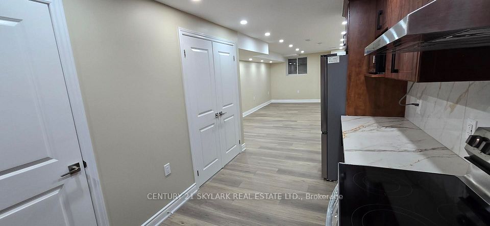 1282 Hilton Lane Lower Level, Oakville, ON L6M 2V2 4