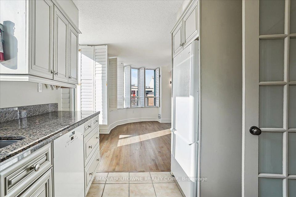 221 Robinson Street 215, Oakville, ON L6J 7N9 11