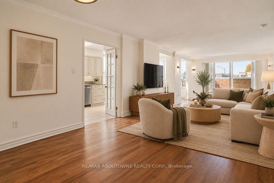 221 Robinson Street 215, Oakville, ON L6J 7N9 5