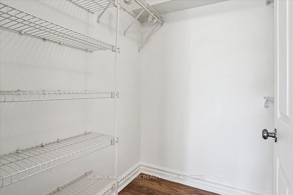 221 Robinson Street 215, Oakville, ON L6J 7N9 20
