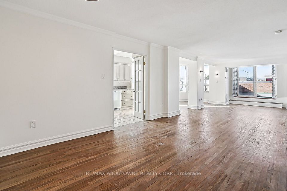 221 Robinson Street 215, Oakville, ON L6J 7N9 4