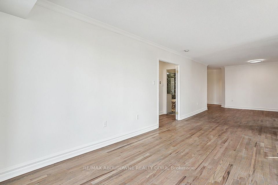 221 Robinson Street 215, Oakville, ON L6J 7N9 9