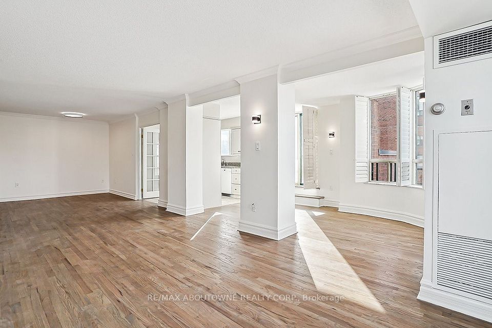 221 Robinson Street 215, Oakville, ON L6J 7N9 8
