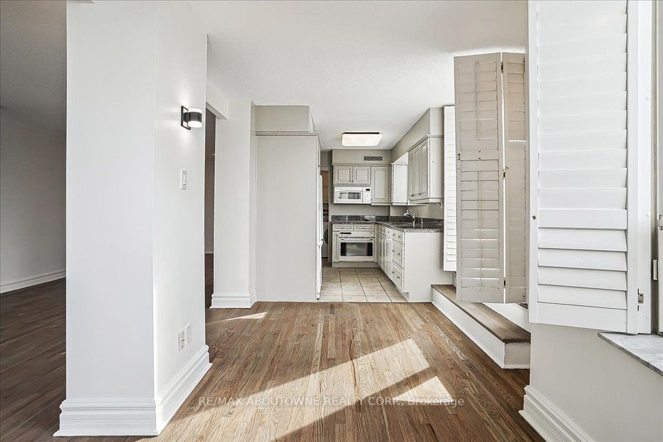 221 Robinson Street 215, Oakville, ON L6J 7N9 15