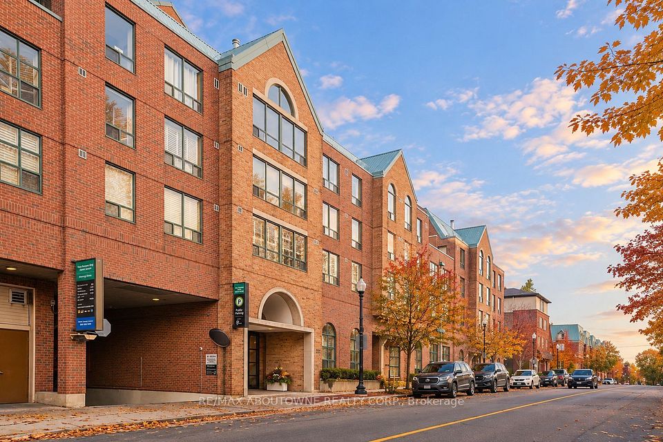 Condo Apartment at 221 Robinson Street 215, Oakville, ON L6J 7N9