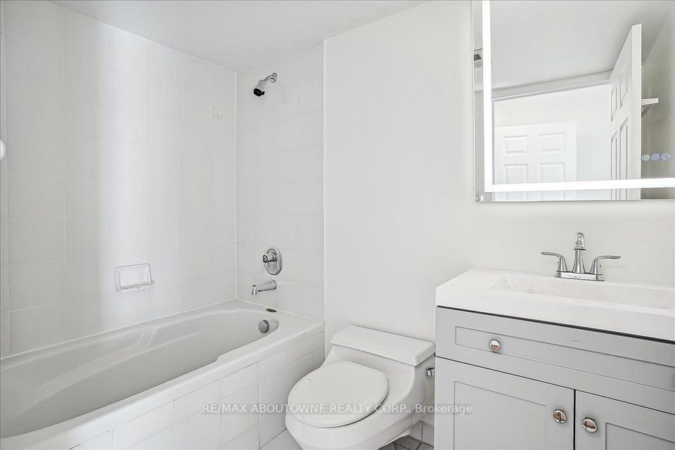 221 Robinson Street 215, Oakville, ON L6J 7N9 25