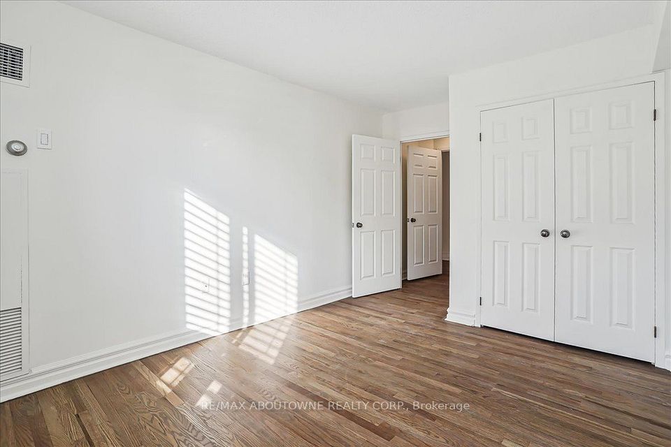 221 Robinson Street 215, Oakville, ON L6J 7N9 22