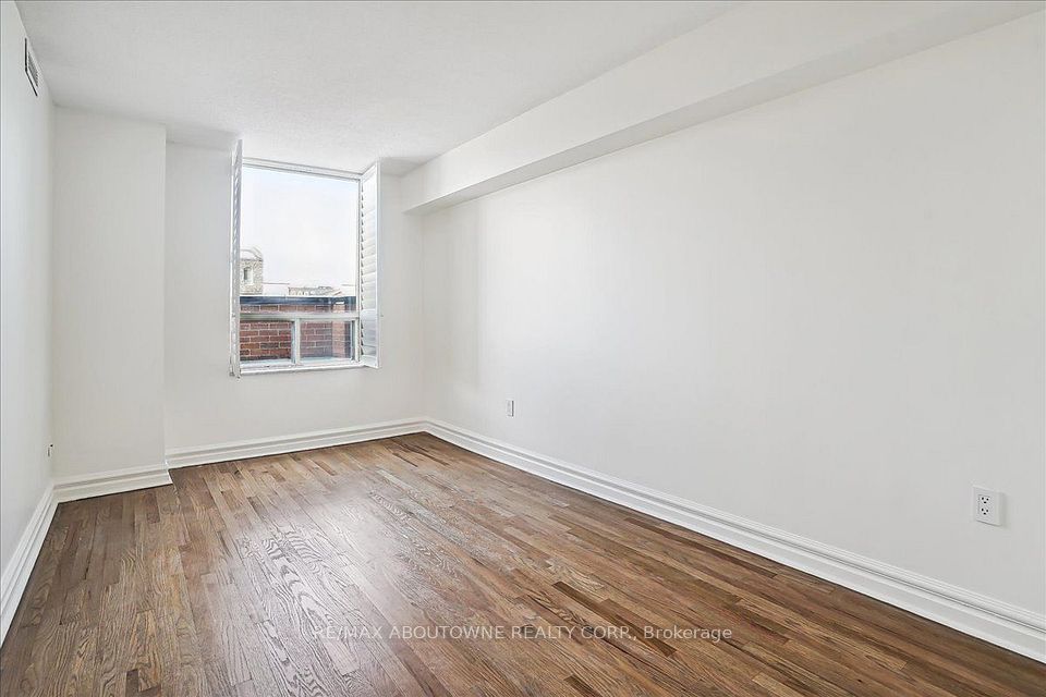221 Robinson Street 215, Oakville, ON L6J 7N9 19