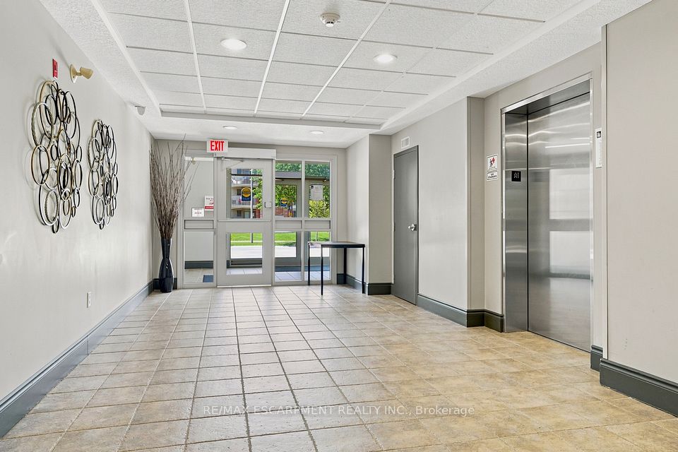 4016 Kilmer Drive 101, Burlington, ON L7M 5A7 7